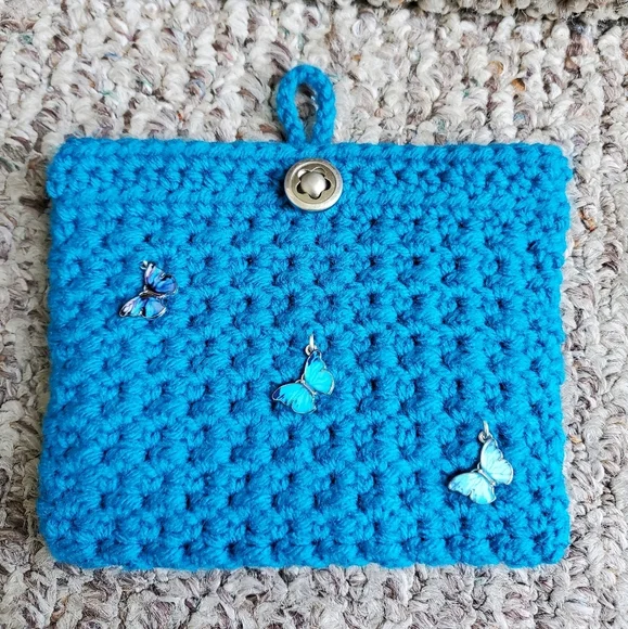 SOLD🛍Bright Blue Butterfly Crocheted Bag - Picture 8 of 10